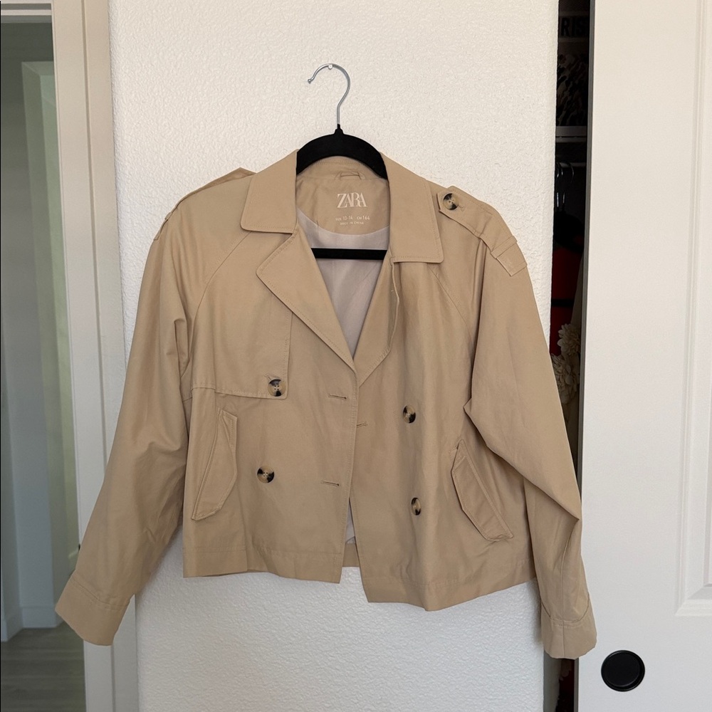 Zara Cropped Trench Coat in Tan